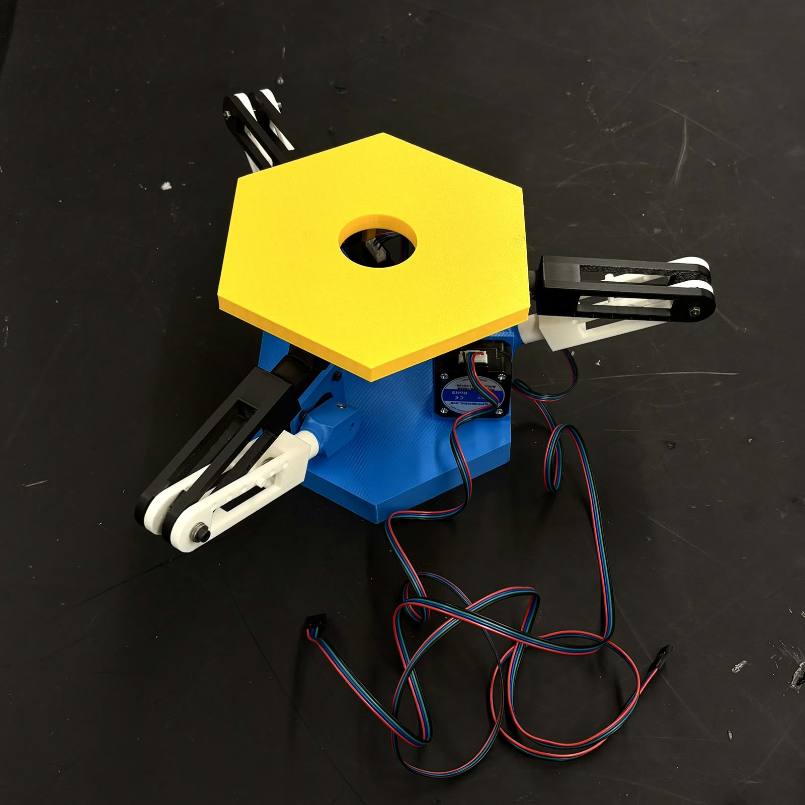Top view of the printed platform and its three supporting arms